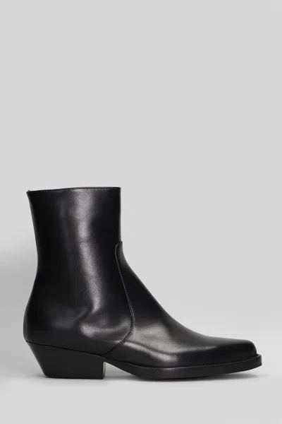 Anna F . Texan Ankle Boots In Black