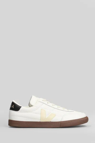 Veja Low-top Round Toe Sneakers With Contrast Sole In White