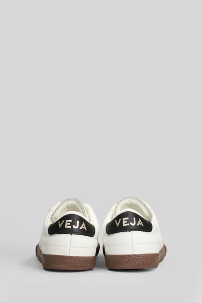 Veja Low-top Round Toe Sneakers With Contrast Sole In White