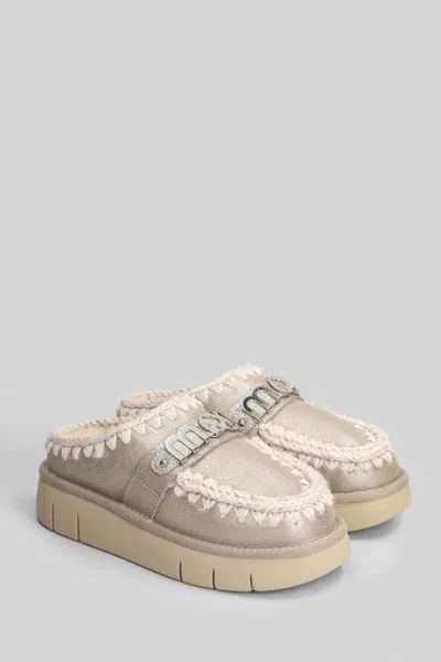 Mou Bounce Clog In Laminated Sheepskin Stone Color In Nude