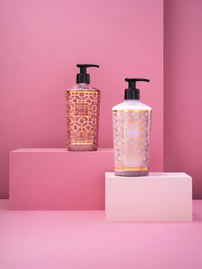 Baobab Collection Gift Box Of Hand And Body Fluid And Women Hand Cleansing Gel In Gold