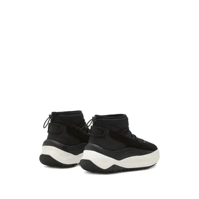 Moon Boot Low Cut Sneakers Contrast Sole In Black