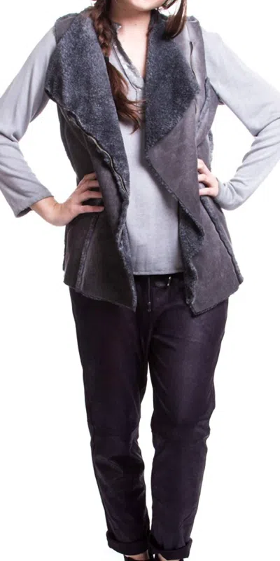 Gigi Moda Leneva Sleeveless Zip-up Jacket In Gray In Gray