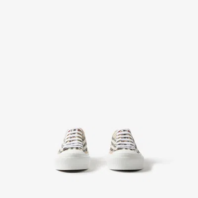 Burberry Tnr Jack Low Sneakers In Neutral