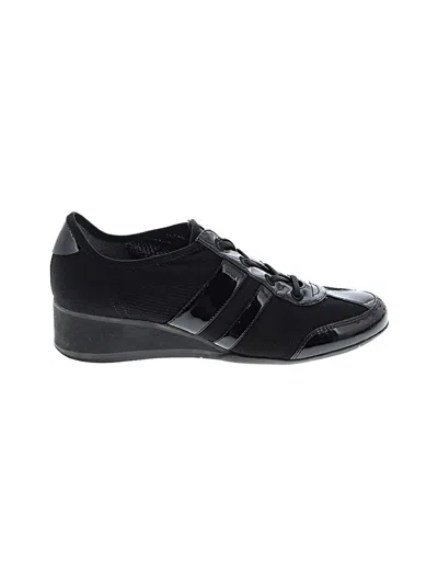 Pre-owned Dkny Sneakers In Black