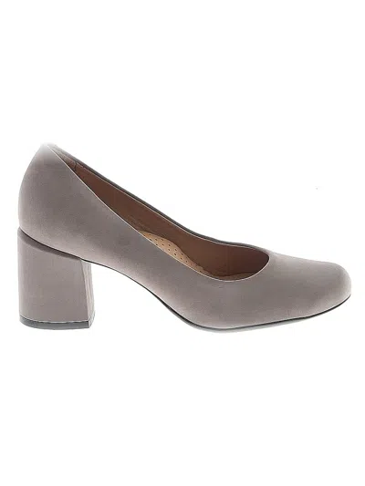 Pre-owned Tahari Heels In Gray