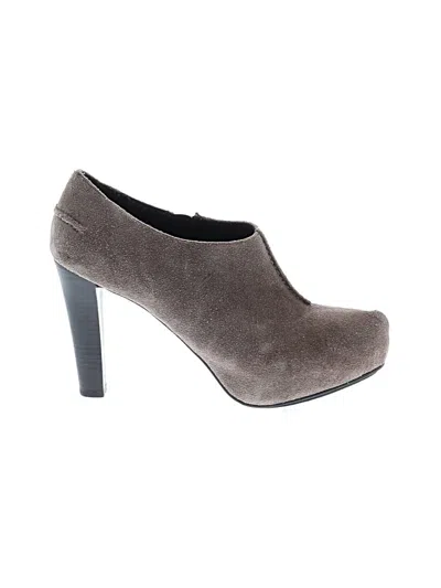 Pre-owned Me Too Heels In Gray