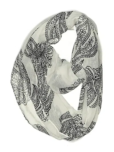 Pre-owned Gap Scarf In White