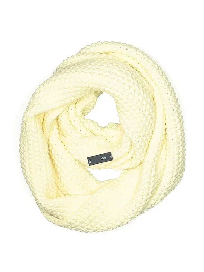 Pre-owned Gap Scarf In White