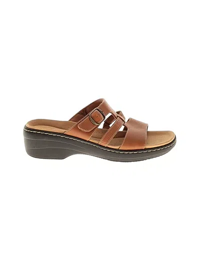 Pre-owned Clarks Sandals In Brown