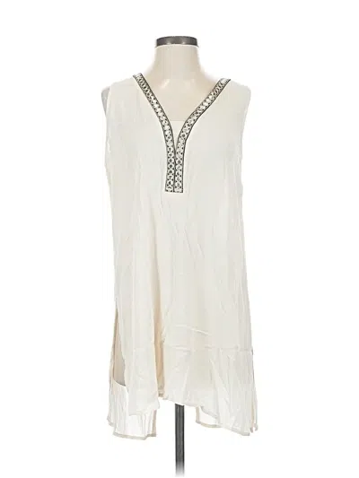 Melissa Paige Sleeveless Blouse In White