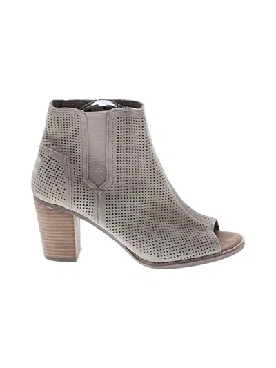 Pre-owned Toms Ankle Boots In Brown