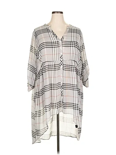 Pre-owned Torrid Long Sleeve Button Down Shirt In White
