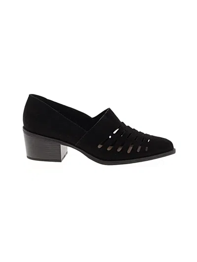 Pre-owned Maurices Heels In Black