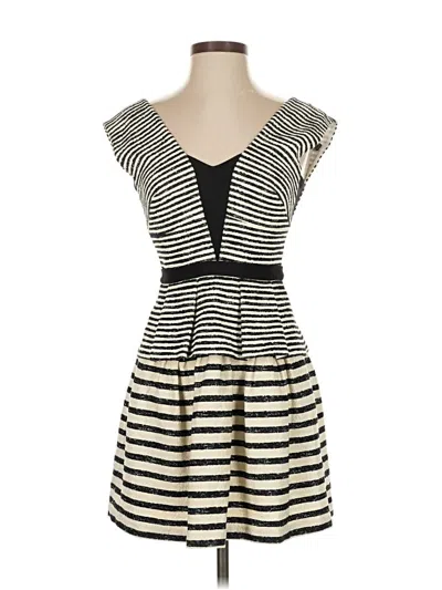 Pre-owned Bcbgmaxazria Casual Dress In White