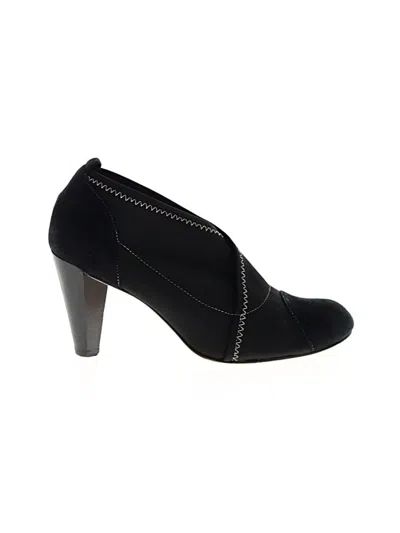 Pre-owned Taryn By Taryn Rose Heels In Black