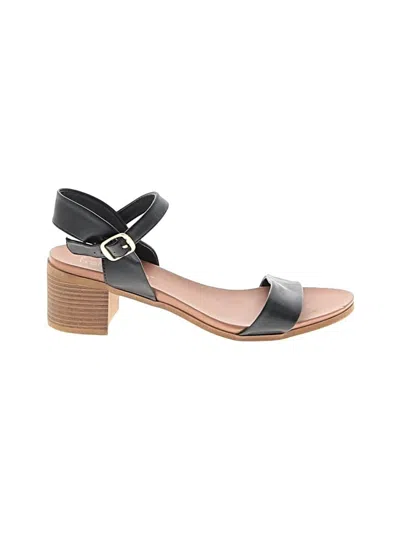 Pre-owned Francesca's Sandals In Black