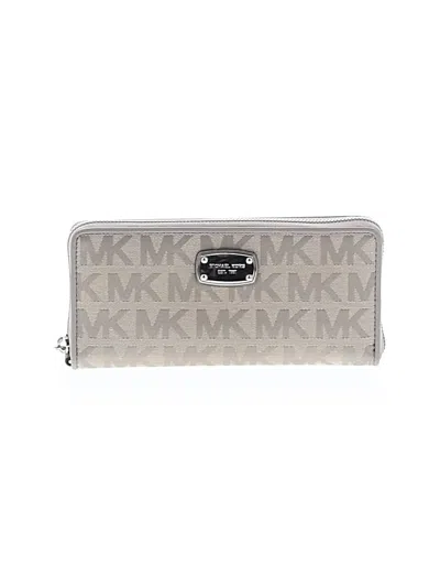 Pre-owned Michael Michael Kors Wallet In Gray
