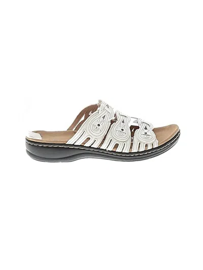 Pre-owned Clarks Sandals In White