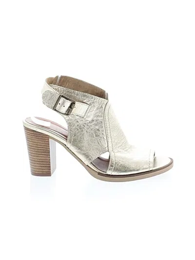 Pre-owned Bella Vita Sandals In Gold