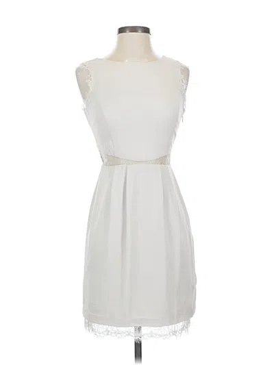 Pre-owned Bcbgmaxazria Casual Dress In White