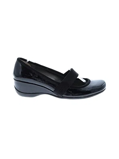 Pre-owned Kenneth Cole Reaction Flats In Black