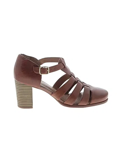 Pre-owned Clarks Sandals In Brown