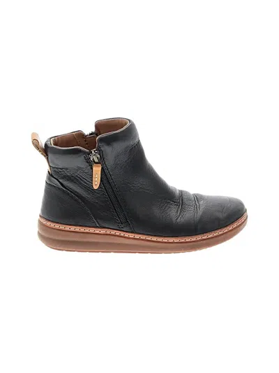 Pre-owned Clarks Ankle Boots In Black