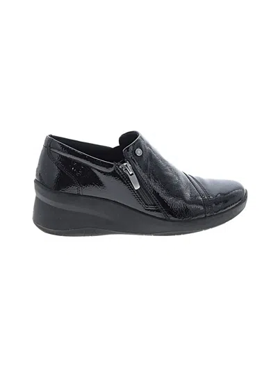 Pre-owned Clarks Flats In Black