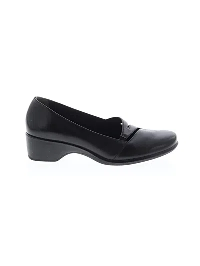 Pre-owned Clarks Flats In Black