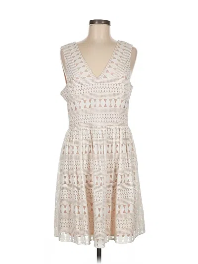 Pre-owned Bcbgmaxazria Casual Dress In White
