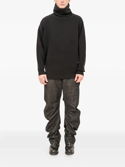 Devoa Turtleneck Sweater In Black