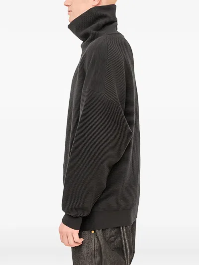 Devoa Turtleneck Sweater In Black