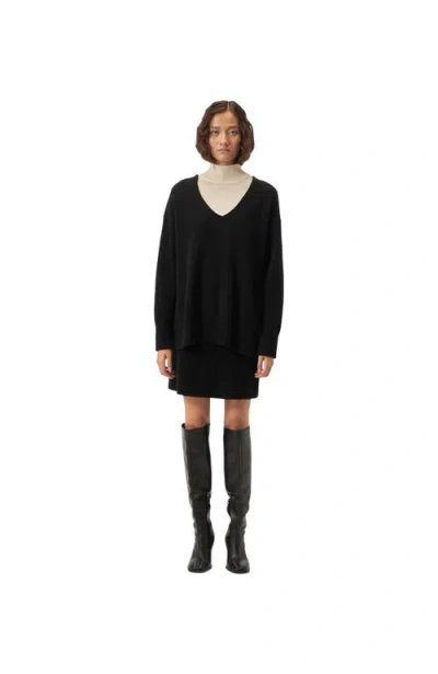 Gobi Mongolian Cashmere Relaxed-fit Cashmere V-neck Sweater In Black