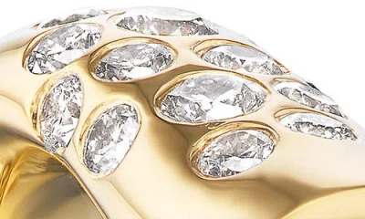 Uniform Object 18k Gold Clustered Diamond Ring In Gold