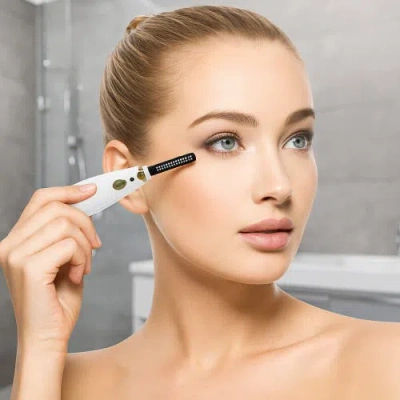 Pursonic Heated Eyelash Curler With Comb In White