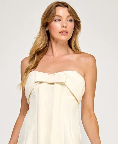 Seni & Cade Juniors' Strapless Mini Dress In White