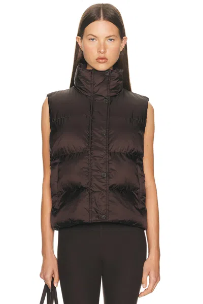 Beyond Yoga Big Cozy Puffer Vest In Dark Chocolate In Burgundy