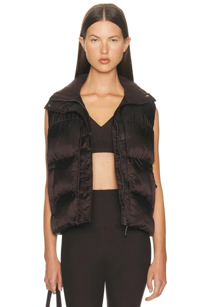 Beyond Yoga Big Cozy Puffer Vest In Dark Chocolate In Burgundy