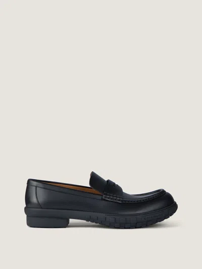 Givenchy Echo Loafers In Leather In Black