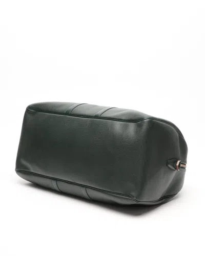 Pre-owned Louis Vuitton Taiga Kendall Gm Weekend Bag In Green