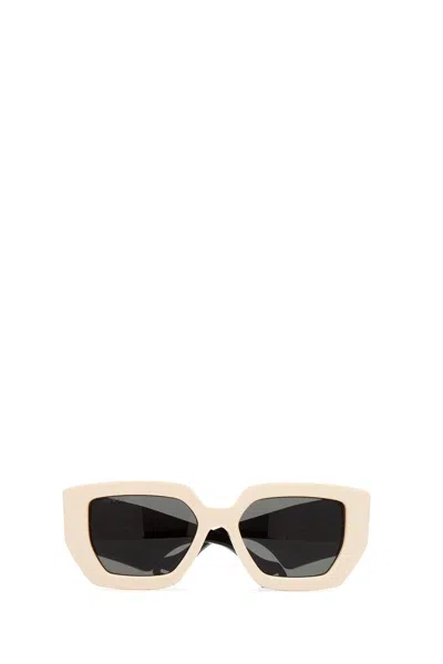 Gucci Blackwhite Square Logo Sunglasses In White