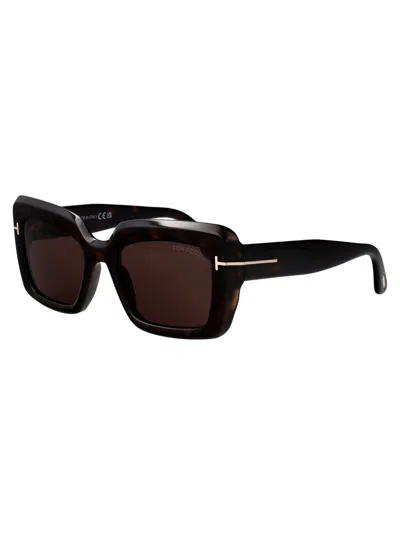 Tom Ford Squared Sunglasses Ft1318 52 E In Black