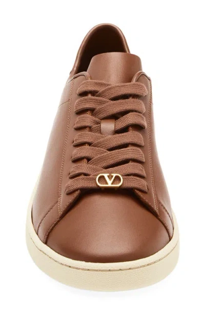 Valentino Garavani Royco Trainer In Nappa Calfskin In Tobacco