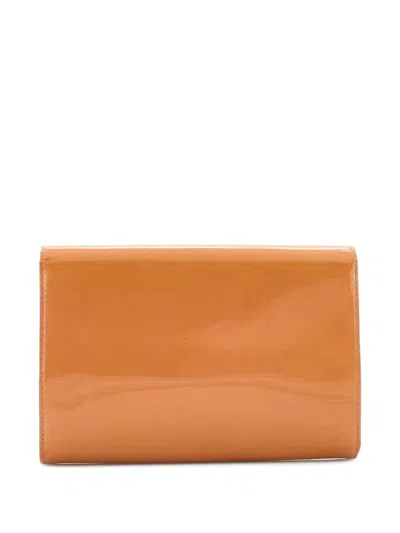 Pre-owned Louis Vuitton Louise Patent Mm Clutch Bag In Neutral