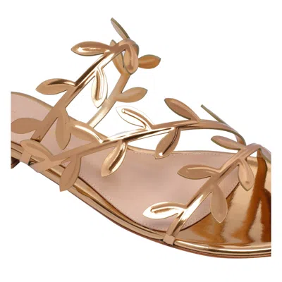 Gianvito Rossi Flavia Metallic Leather Slides In Gold
