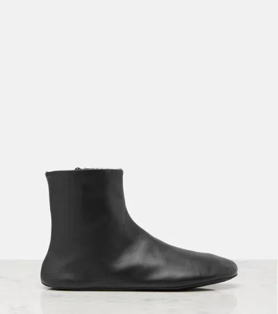 The Row Stella Shearling-lined Leather Ankle Boots In Black