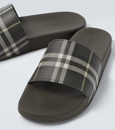 Burberry Men Dark Green Sandals With Check Motif On The Front In Rubber Man In Gray