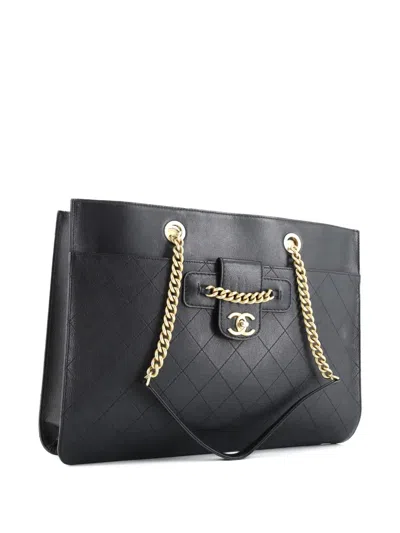 Pre-owned Chanel Cc Front Chain Pocket Stitched Leather Medium Tote Bag In Black