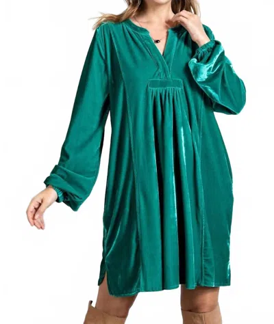 Easel Rush Of Velvet Tunic Mini Dress In Emerald In Green